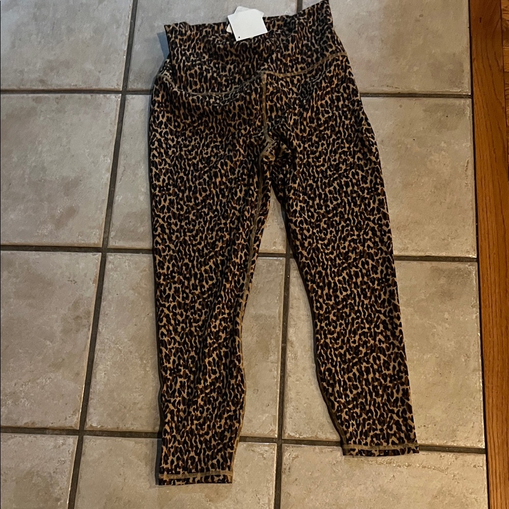 Fabletics women’s 

 Cheetah Print Leggings NWT